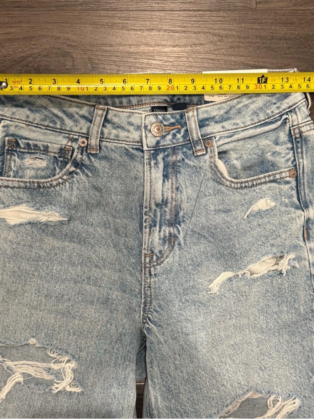 American Eagle Mom Jeans Size 4 27W Super High Rise Light Super Bleach Strigid - Picture 13 of 15